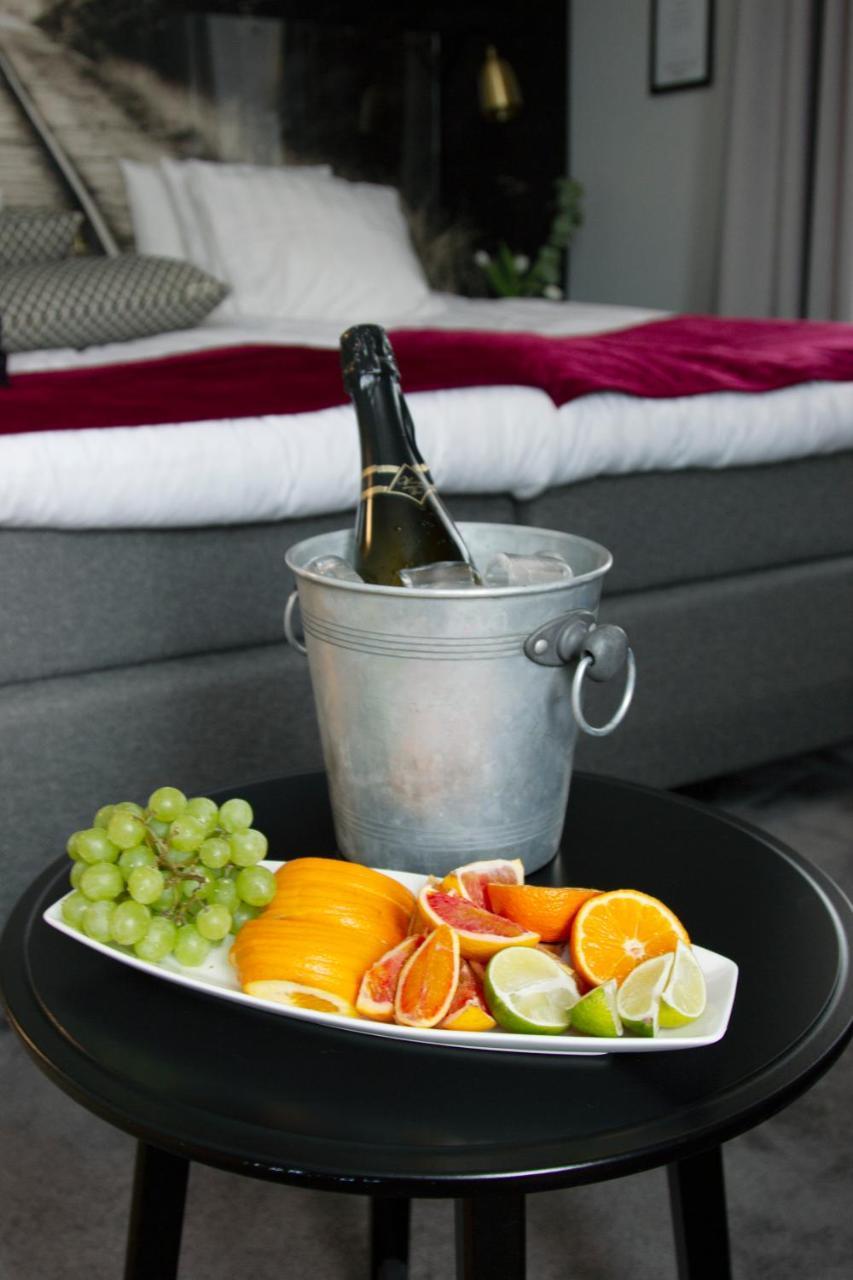 Livin Station Hotel Örebro Buitenkant foto